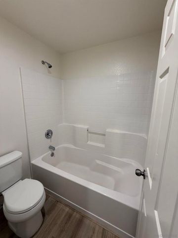 387 Connecticut, El Cajon, CA 92020