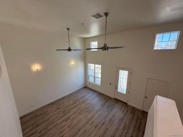 387 Connecticut, El Cajon, CA 92020