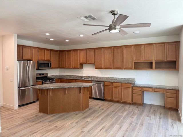 387 Connecticut, El Cajon, CA 92020