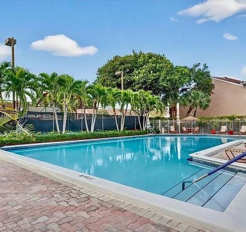 7064 Woodmont Ave, Tamarac, FL 33321