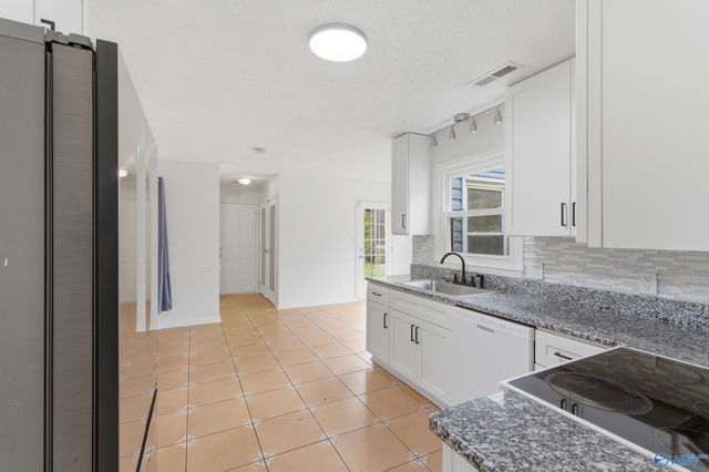 106 Golden Oak Drive NW, Huntsville, AL 35806