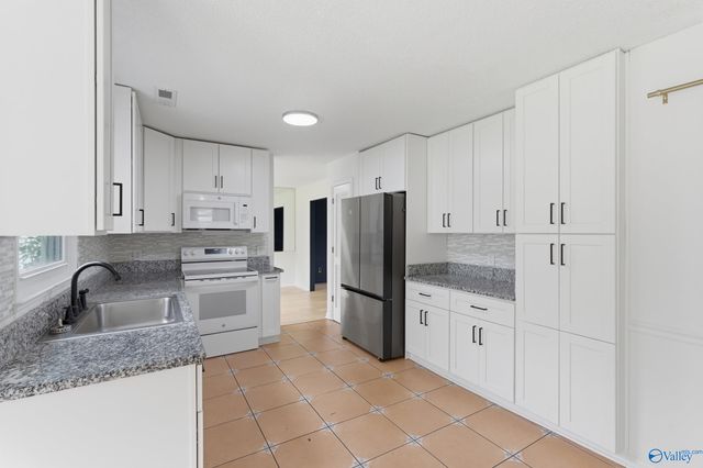 106 Golden Oak Drive NW, Huntsville, AL 35806