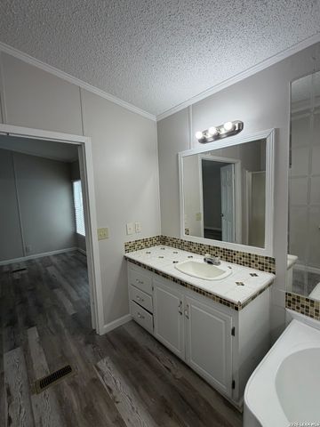 932 Wild Persimmon, San Antonio, TX 78245