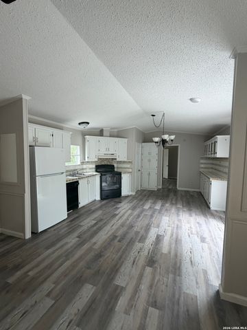 932 Wild Persimmon, San Antonio, TX 78245