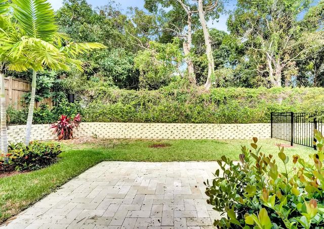 2517 Oceanview Avenue E, Delray Beach, FL 33444