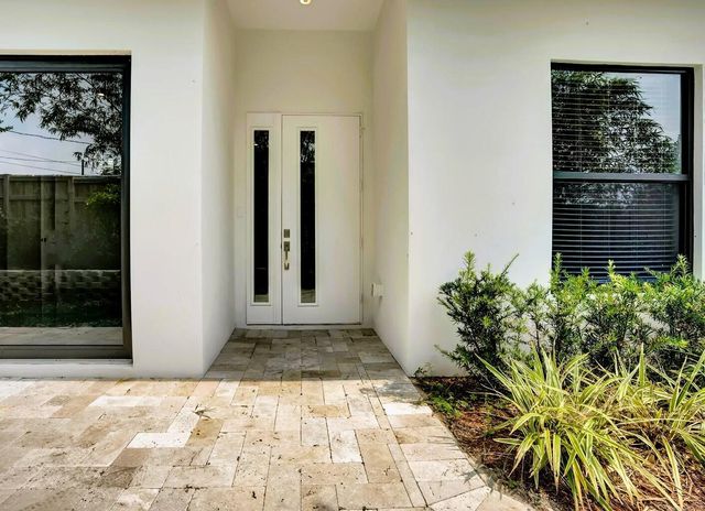 2517 Oceanview Avenue E, Delray Beach, FL 33444