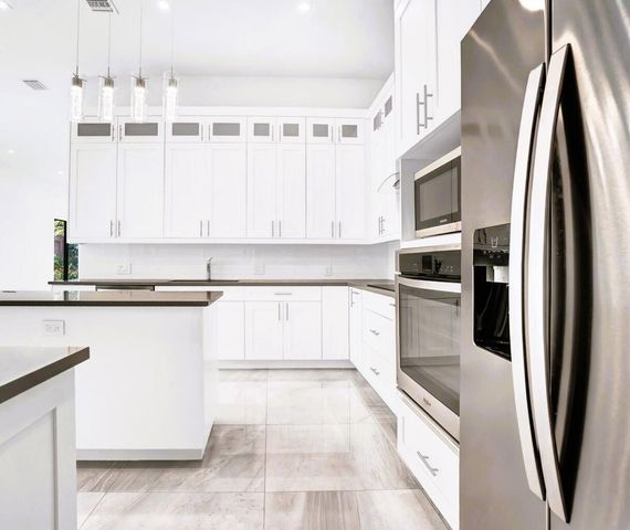 2517 Oceanview Avenue E, Delray Beach, FL 33444