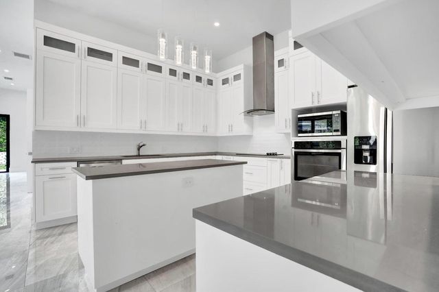 2517 Oceanview Avenue E, Delray Beach, FL 33444
