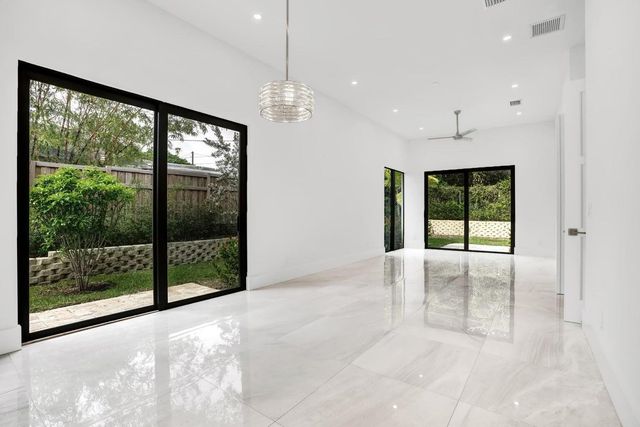 2517 Oceanview Avenue E, Delray Beach, FL 33444
