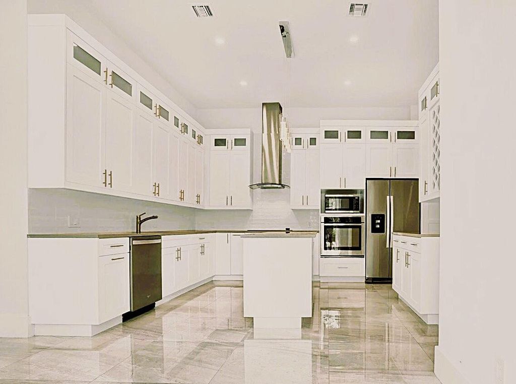2517 Oceanview Avenue E, Delray Beach, FL 33444