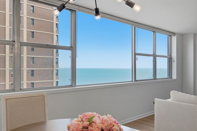 6301 N Sheridan Road W 8E, Chicago, IL 60660