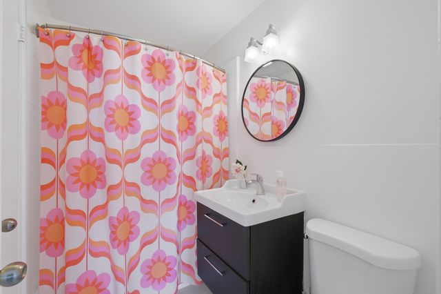 6301 N Sheridan Road W 8E, Chicago, IL 60660