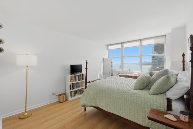 6301 N Sheridan Road W 8E, Chicago, IL 60660