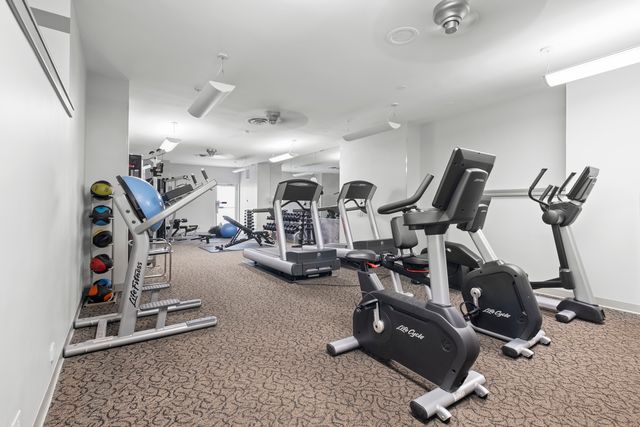 6301 N Sheridan Road W 8E, Chicago, IL 60660