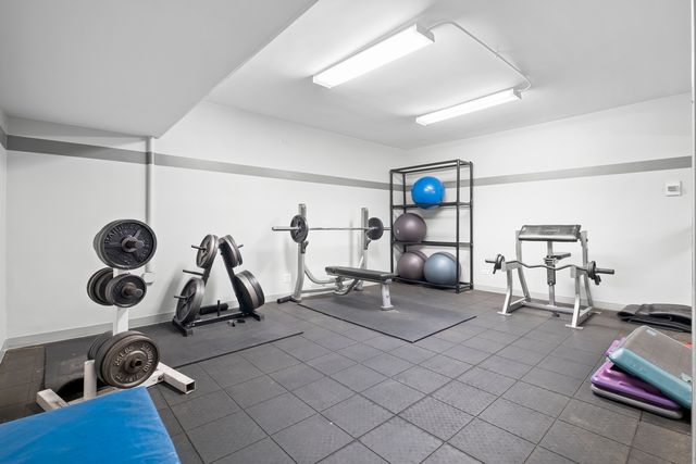 6301 N Sheridan Road W 8E, Chicago, IL 60660