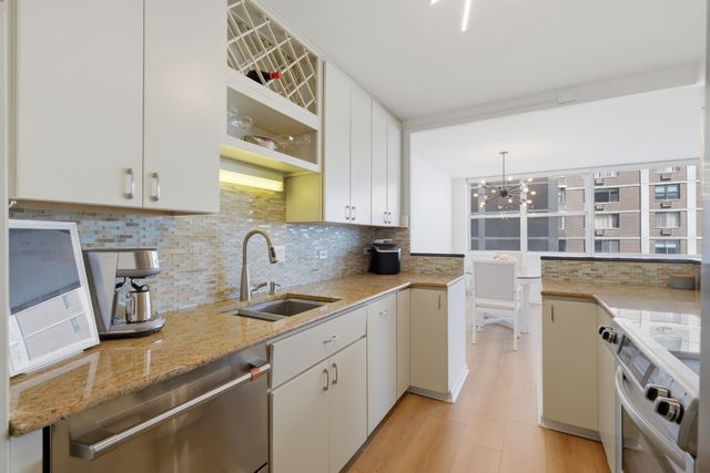 6301 N Sheridan Road W 8E, Chicago, IL 60660