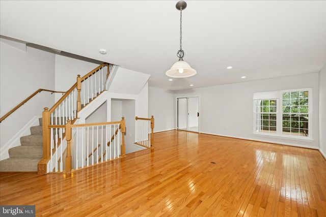 2211 COMMISSARY CIR, Odenton, MD 21113