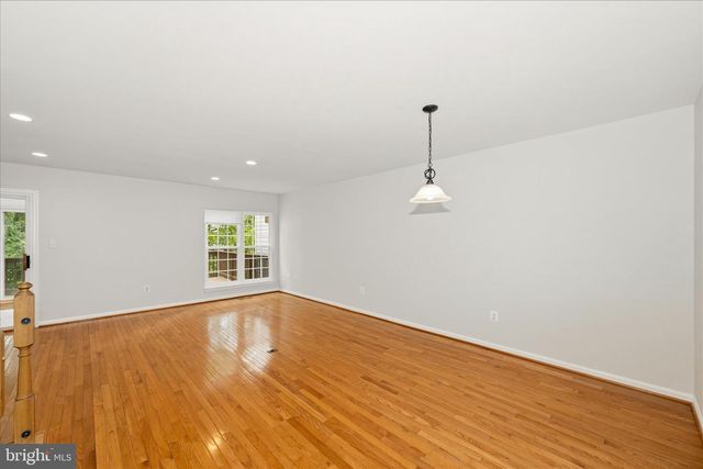 2211 COMMISSARY CIR, Odenton, MD 21113