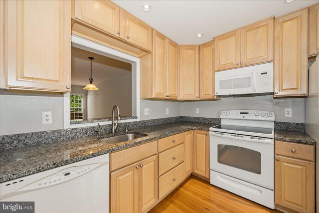 2211 COMMISSARY CIR, Odenton, MD 21113