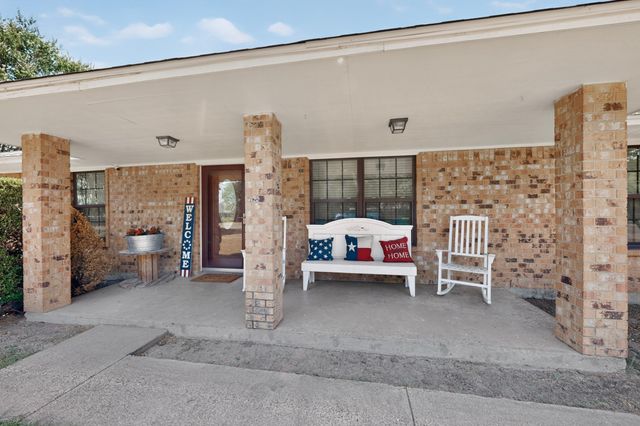 105 Prairie Creek Road, Red Oak, TX 75154
