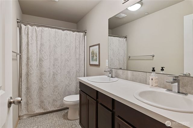 2440 Seringa Avenue, Bremerton, WA 98310