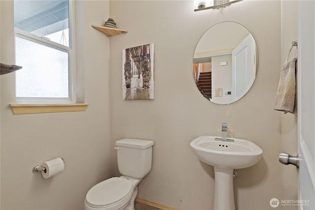 2440 Seringa Avenue, Bremerton, WA 98310