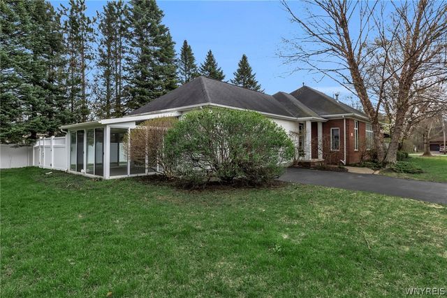 15 Brookshire Court, Amherst, NY 14051