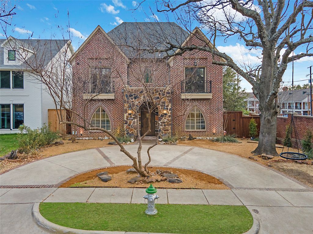 2945 Dyer Street, University Park, TX 75205