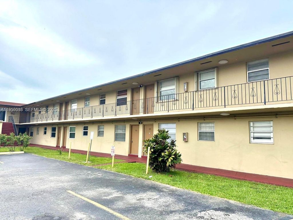 3905 SW 78th Ct 209, Miami, FL 33155