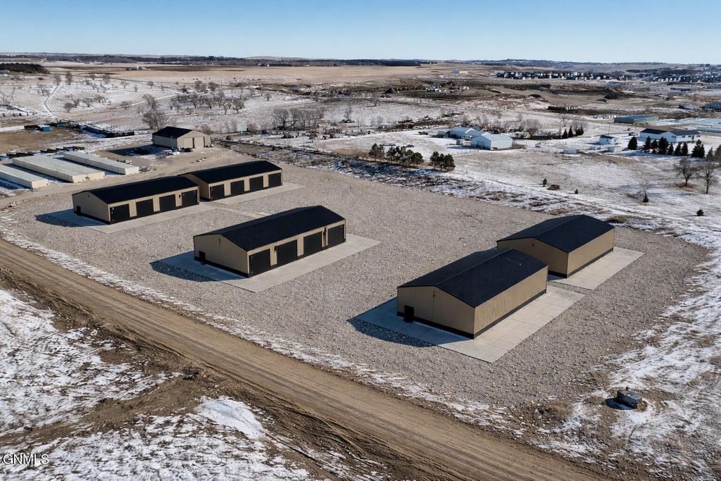 2210-2220 Gladiator Point, Lincoln, ND 58504