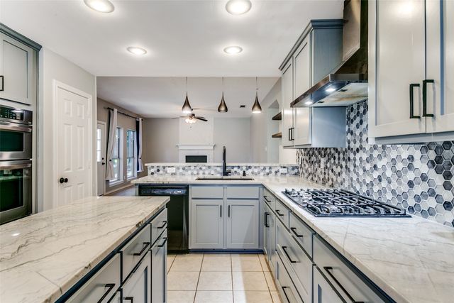 2930 Willow Creek Drive, Grapevine, TX 76051