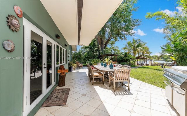9350 SW 48 Street, Miami, FL 33165