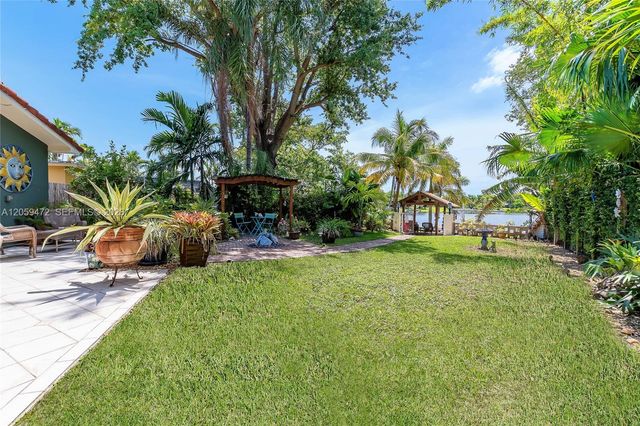 9350 SW 48 Street, Miami, FL 33165