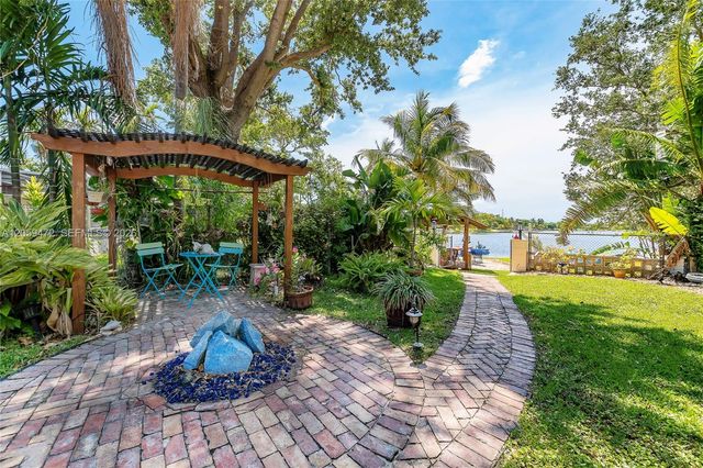 9350 SW 48 Street, Miami, FL 33165