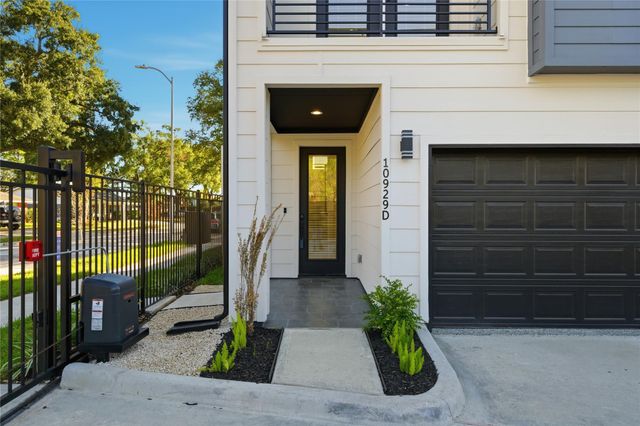 10929 Ivyridge Drive B, Houston, TX 77043