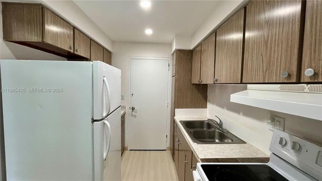 1408 Brickell Bay Dr 916, Miami, FL 33131