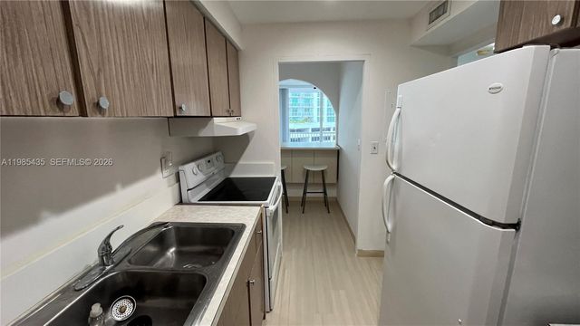 1408 Brickell Bay Dr 916, Miami, FL 33131