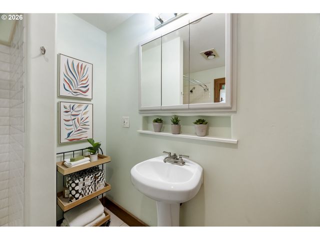 2595 Sw 87TH Ave, Portland, OR 97225