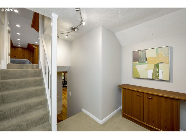2595 Sw 87TH Ave, Portland, OR 97225