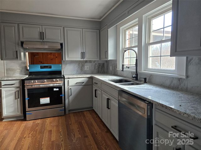 221 E Herman Street, Newton, NC 28658