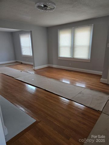 221 E Herman Street, Newton, NC 28658