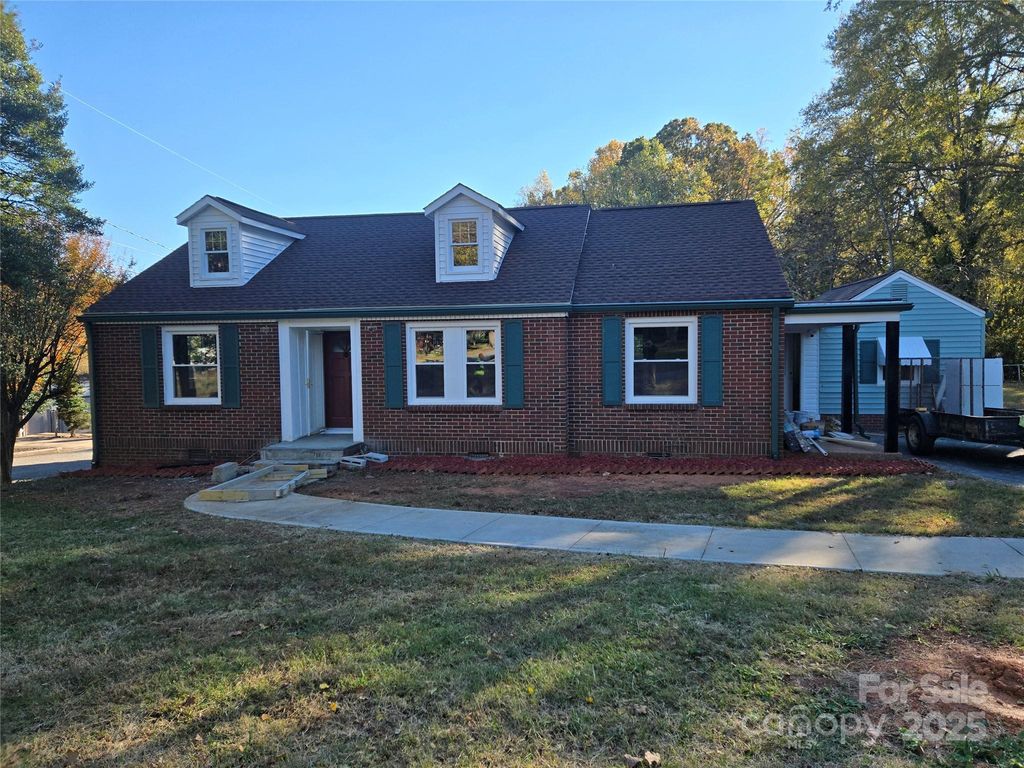 221 E Herman Street, Newton, NC 28658