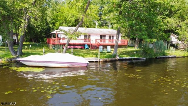16 Sierra Rd, Jefferson Twp., NJ 07849