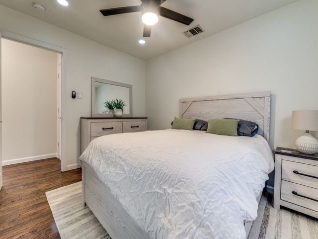 630 W Neely, Dallas, TX 75208