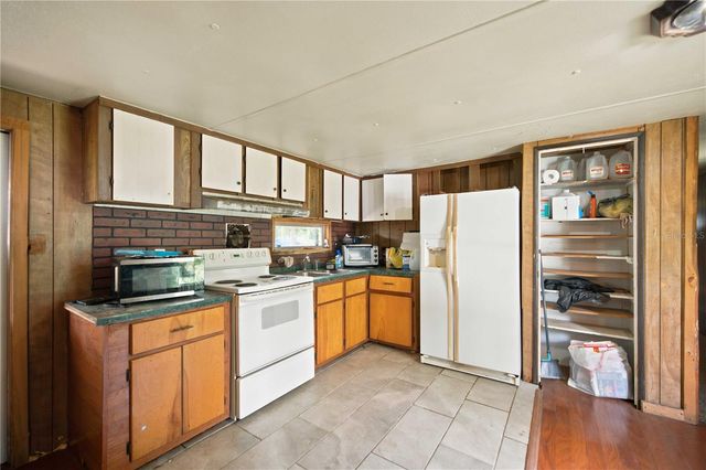 2290 SE 141ST AVENUE, Morriston, FL 32668