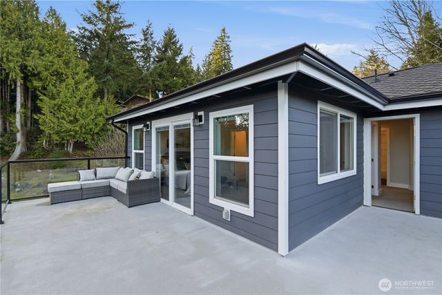 5175 NW El Camino Boulevard, Bremerton, WA 98312