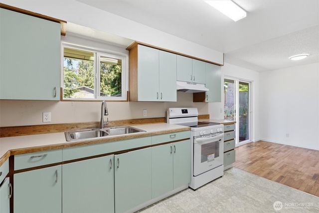4627 192nd St SW, Lynnwood, WA 98036