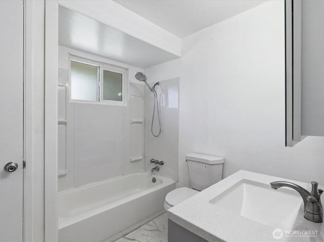 4627 192nd St SW, Lynnwood, WA 98036