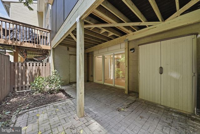 2050 CHADDS FORD DR, Reston, VA 20191