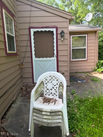 1105 Hereford Road, Cleveland Heights, OH 44112
